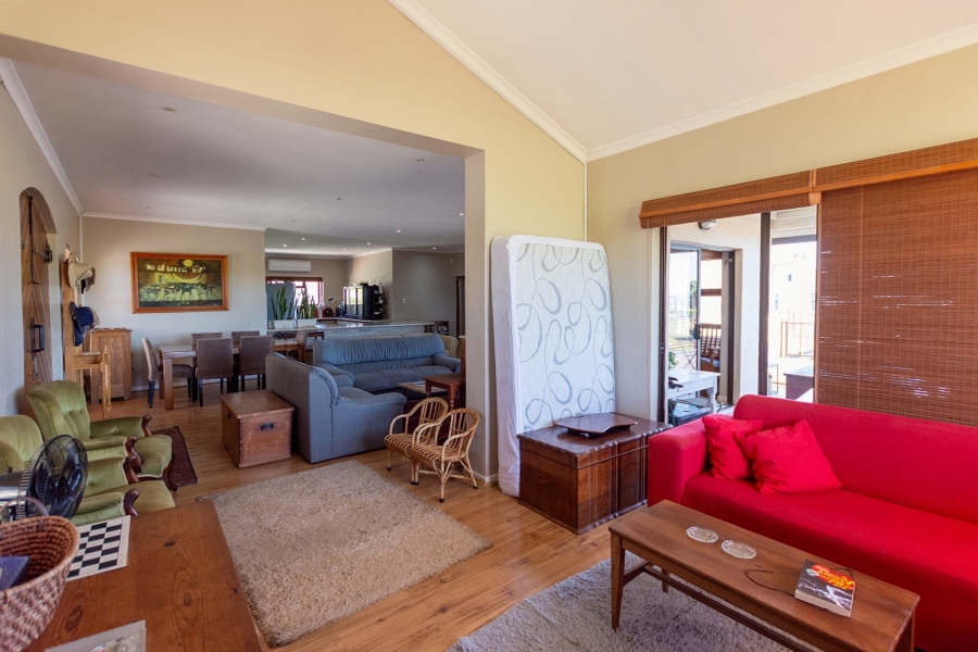 6 Bedroom Property for Sale in Middedorp Western Cape